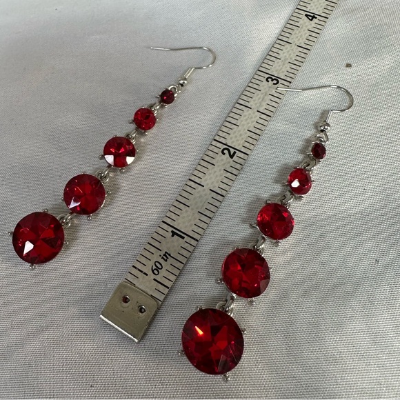 Long silvertone sparkling red rhinestone earrings - Picture 4 of 5
